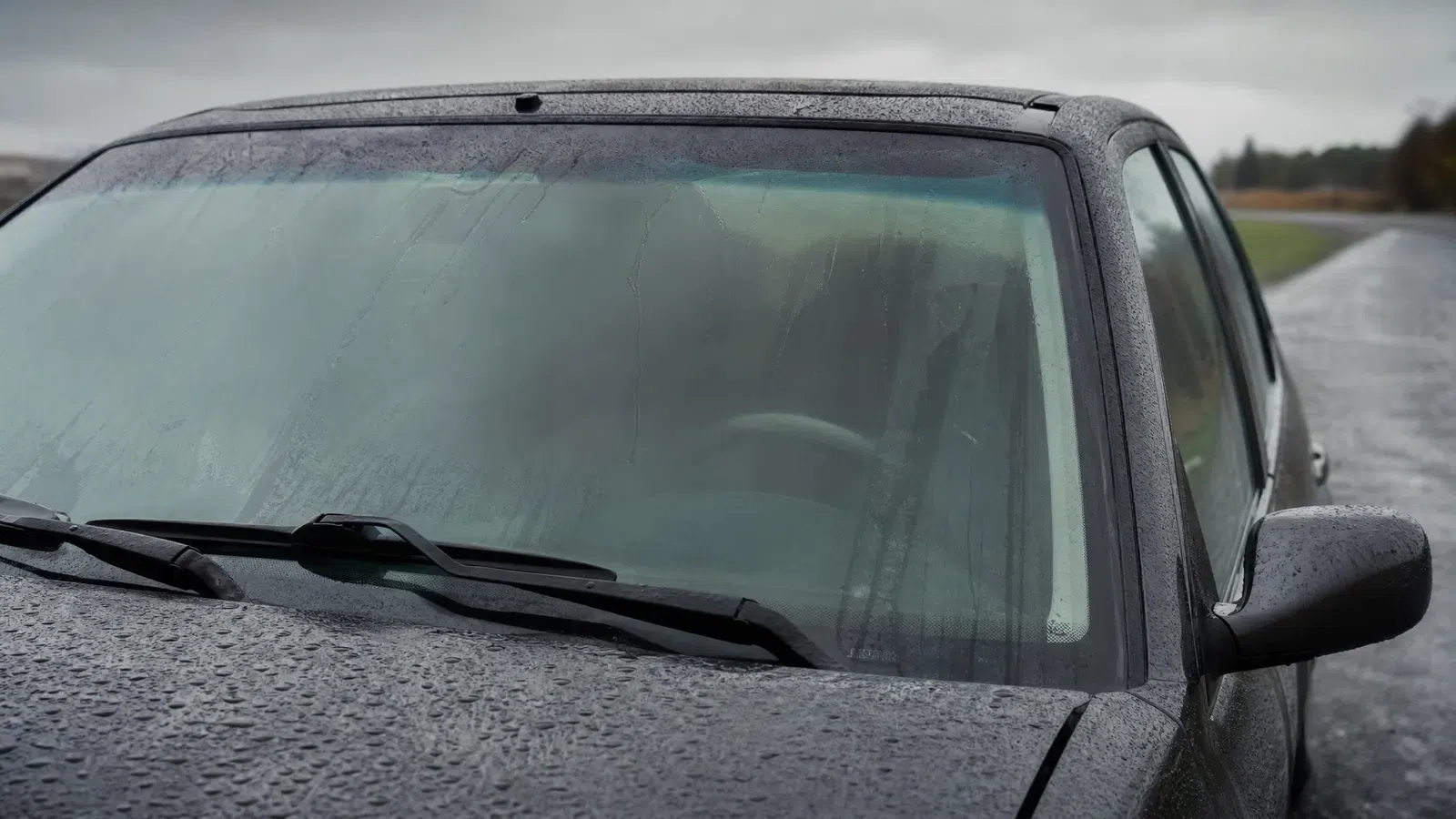 Szyba samochodu w warunkach pogodowych