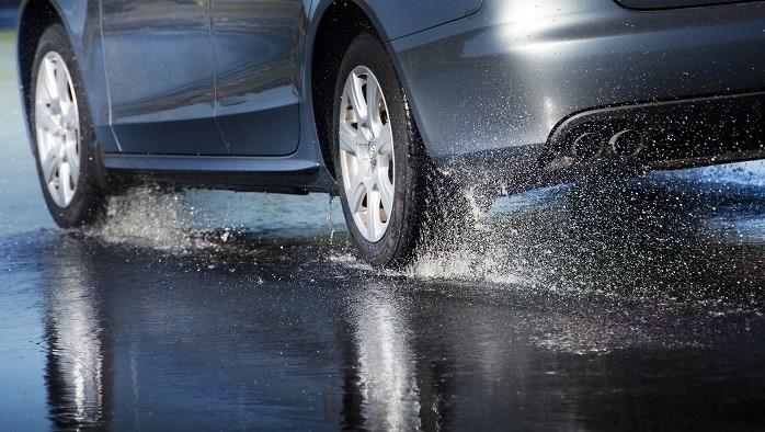 thumbnail_aquaplaning.1200 thumbnail_aquaplaning.1200