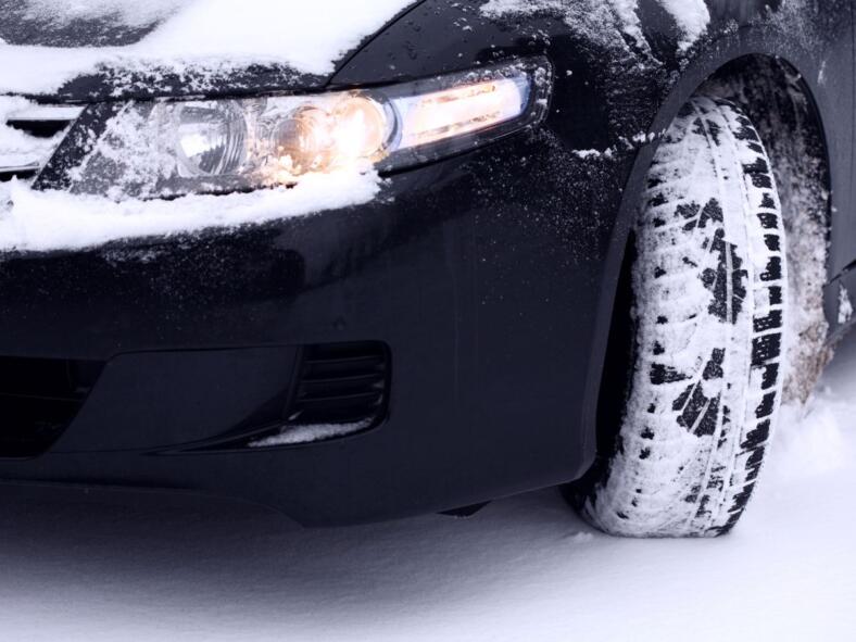 auta-z-przednim-i-tylny-napedem-jak-zachowuja-sie-na-sniegu